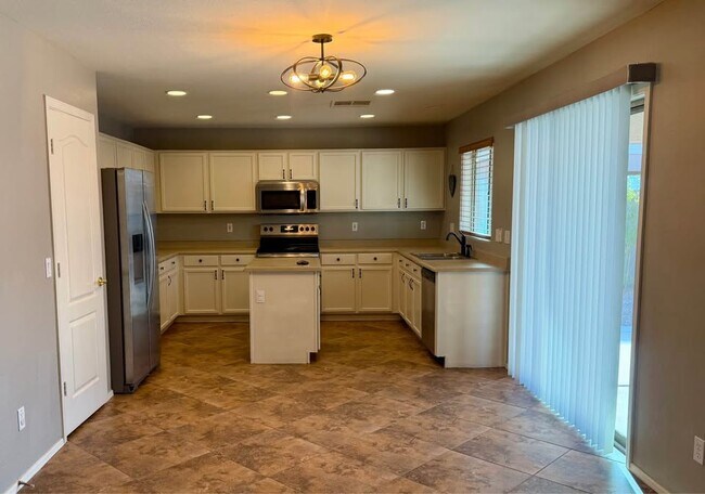 Building Photo - 43810 W Lindgren Dr
