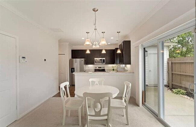 Foto del edificio - 1672 Halesworth Ln