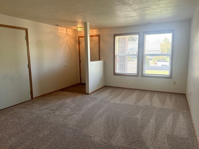 Building Photo - 2538 NE Norton Ct