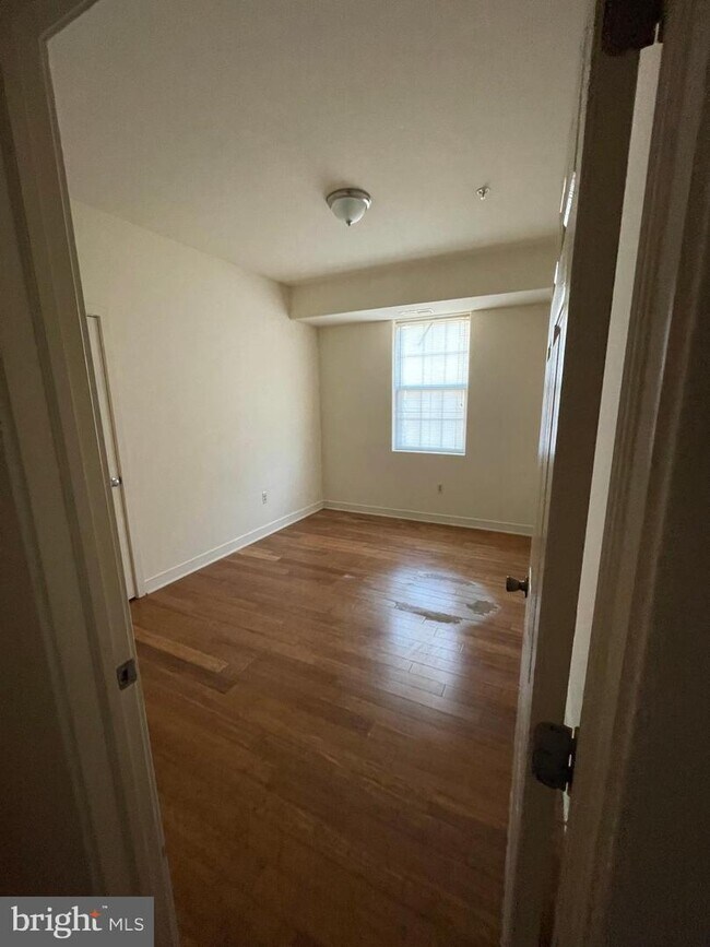 1223 W Susquehanna Ave Unit 2R, Philadelphia, PA 19122 Room for Rent