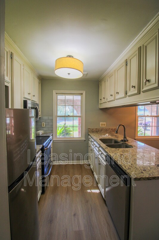 Foto del edificio - 679 Williamson Dr