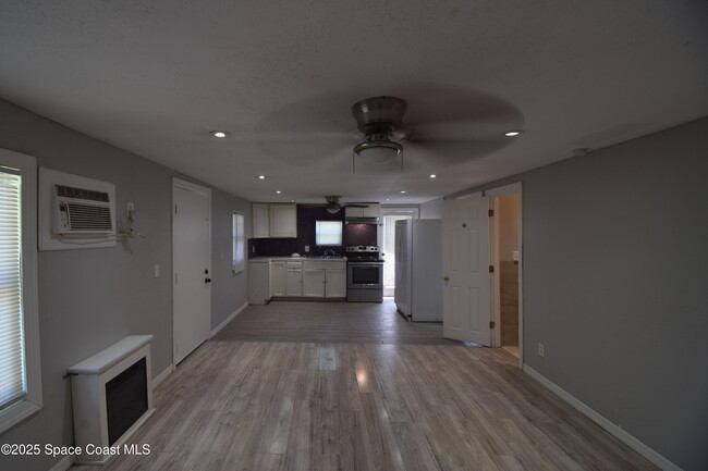 Foto del edificio - 329 Pine Ave