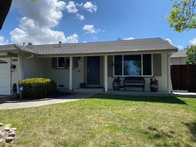 Building Photo - 34871 Gladstone Pl
