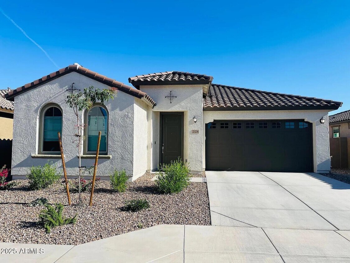 Foto principal - 2324 E Ridgewood Ln