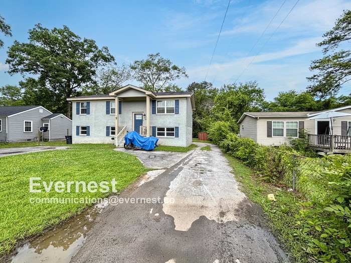 Primary Photo - 1565 Burns Ave