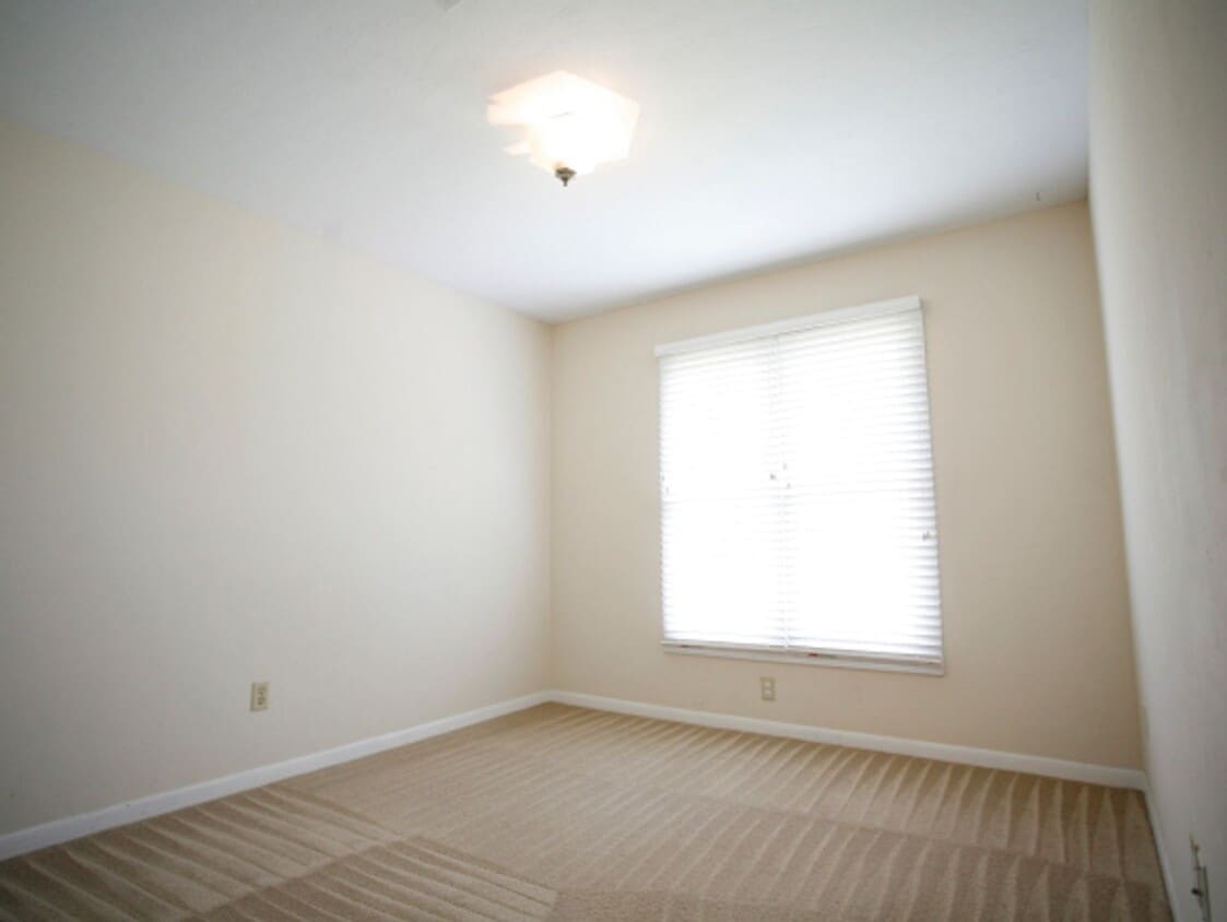 Charming 3-bedroom, 2-bath home in the Northwood community - Charming 3-bedroom, 2-bath home in the Northwood community