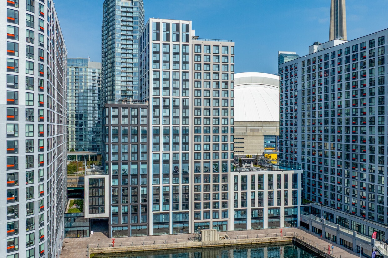 Building Photo - The Quay - Tower III