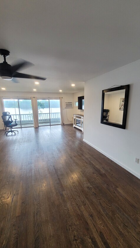Foto principal - 362 Lake Shore S