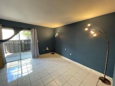 Building Photo - 10746 N Kendall Dr