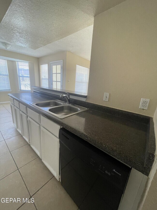 Foto del edificio - 13928 Pete La Rue Cir