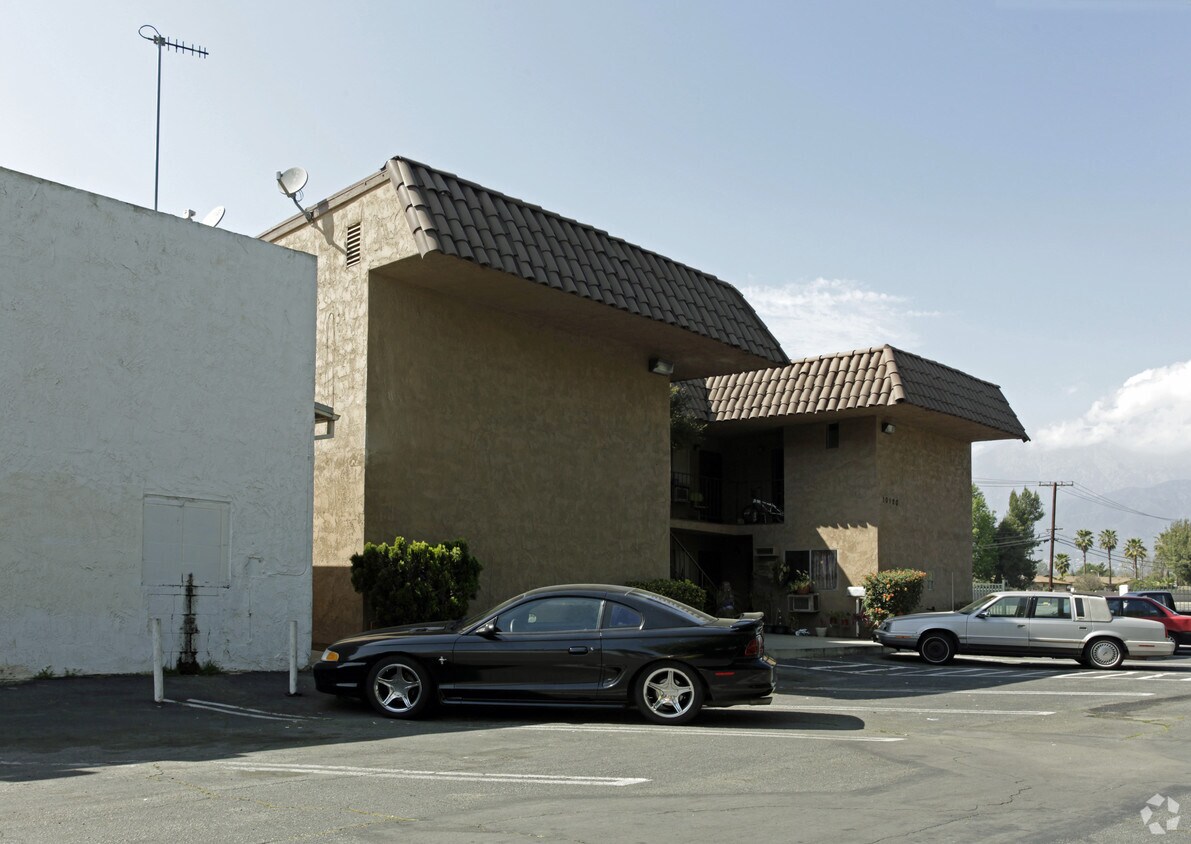 Foto principal - 10120 Foothill Blvd