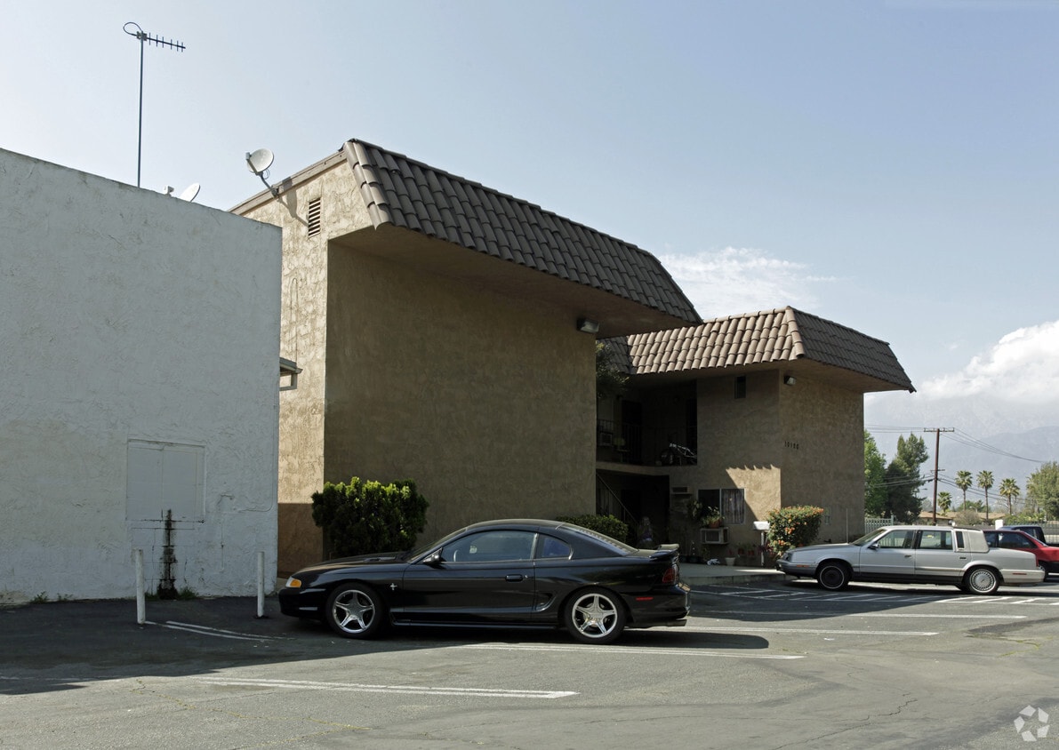 Primary Photo - 10120 Foothill Blvd