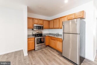 Building Photo - 2928-UNIT Nelson Pl SE