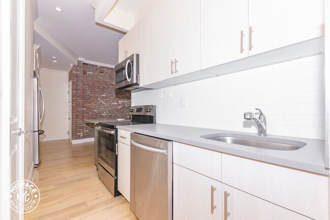 Building Photo - 920 Myrtle Ave