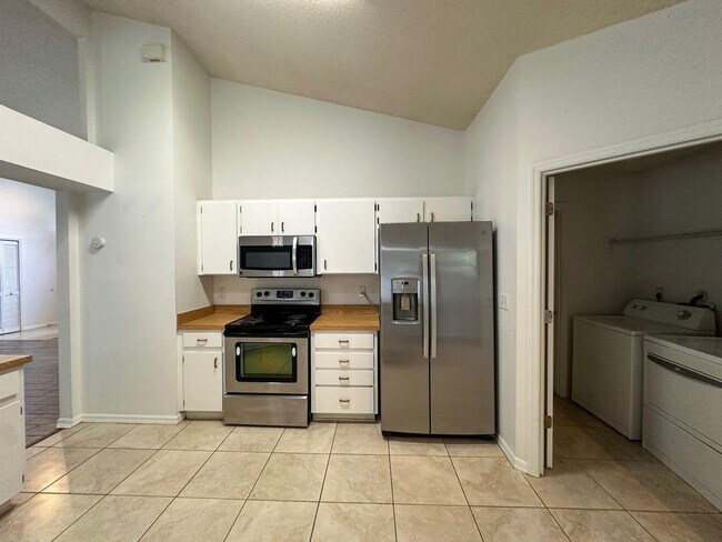 Building Photo - 3 Bedroom 2.5 Bath In Alafaya Woods