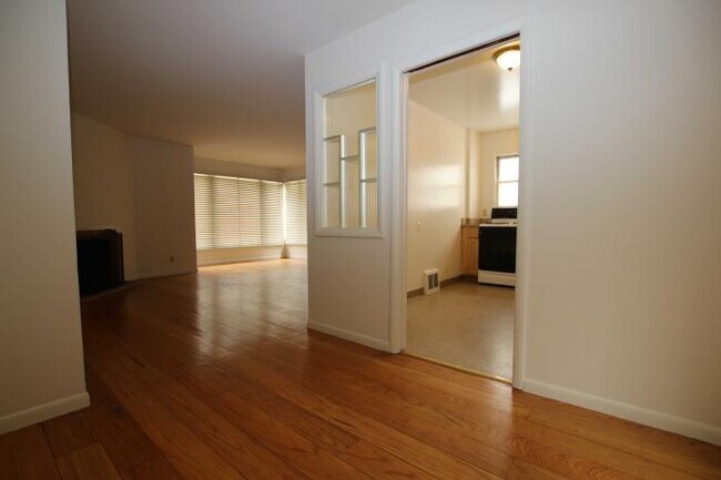 Building Photo - 1 bedroom in San Francisco CA 94115