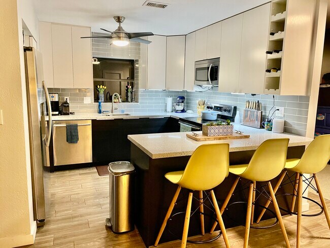 Foto del edificio - 905 SE 12th Ct