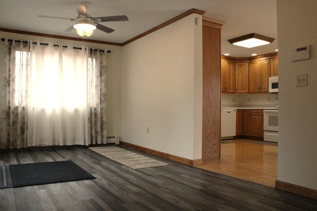 Building Photo - 1878 Riverside Dr