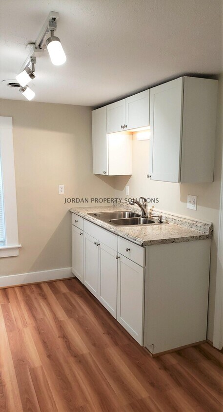Primary Photo - 37 Broad St