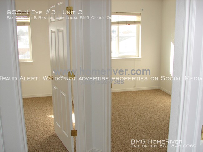 Building Photo - 950 Eve Dr