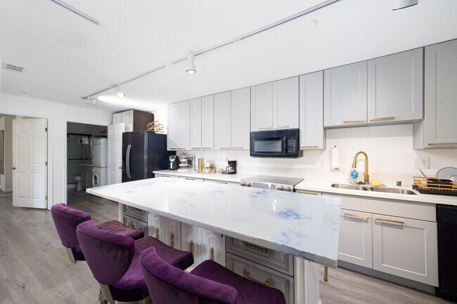 Foto del edificio - Beautifully Updated 2 Bedroom Condo with Optional Furniture!