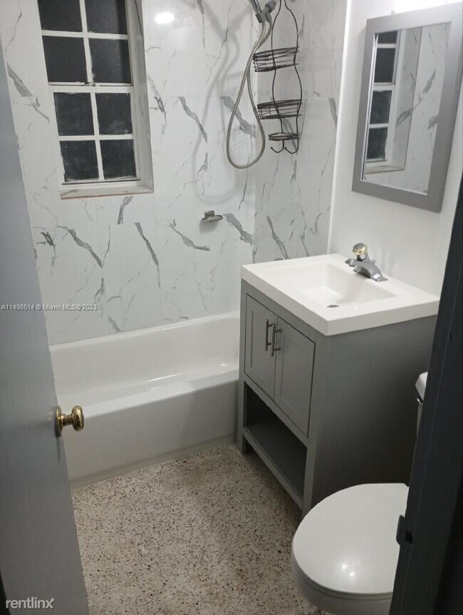 Building Photo - 3 br, 2 bath House - 4630 SW 97th Ave # 0