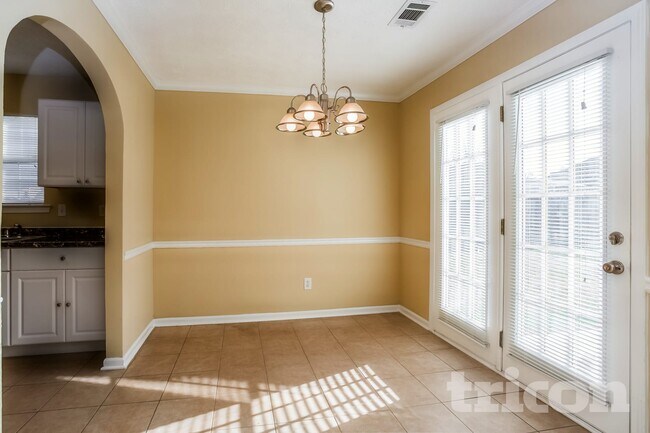 Foto del edificio - 5020 Towne Park Dr