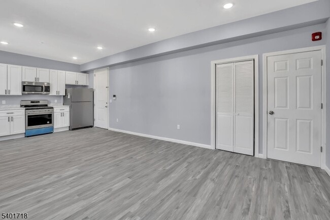 Building Photo - 155 Clifton Ave