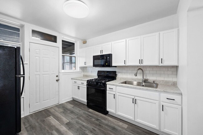 Building Photo - 2706 W Peterson Ave