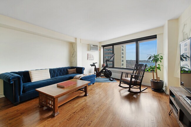 Building Photo - 3100 N Lake Shore Dr