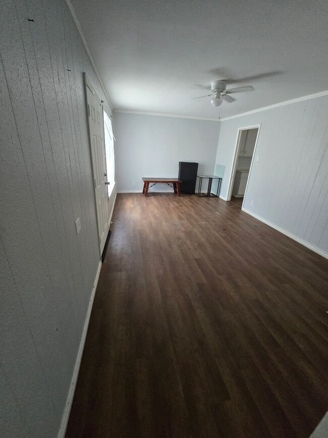 Building Photo - Freshly Remodeled 4-Bedroom Home in Deniso...