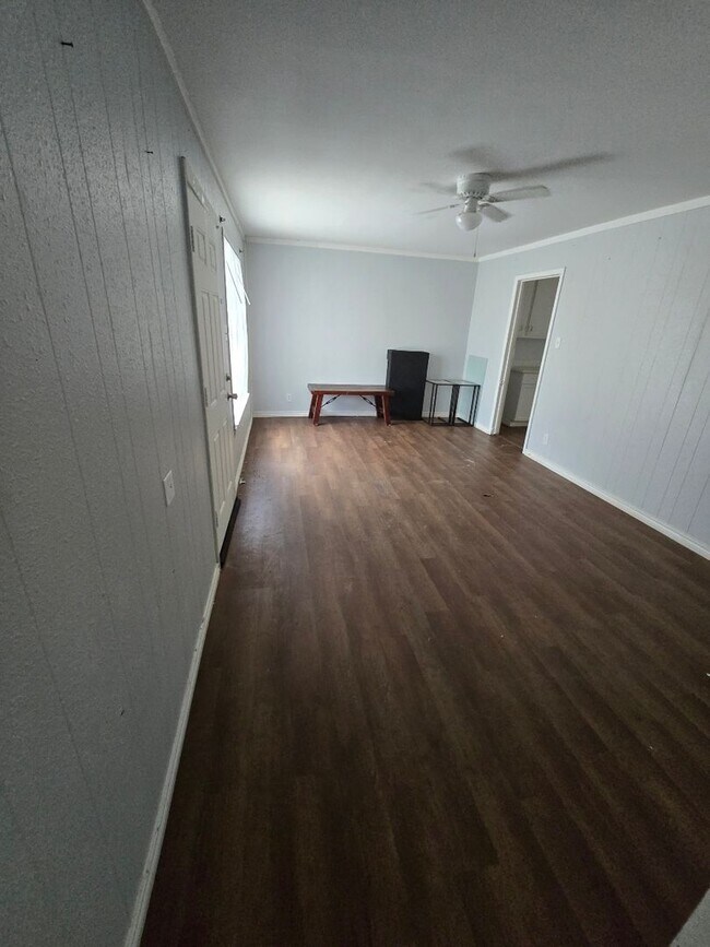 Foto del edificio - Freshly Remodeled 4-Bedroom Home in Deniso...