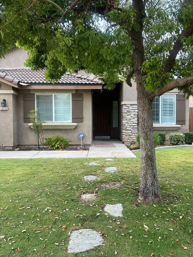 Building Photo - NW Beautiful Home For Rent