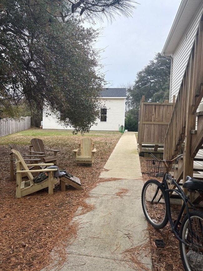 Building Photo - 1 Bedroom 1 Bath Available Now for Year Round Rental! $975/mo