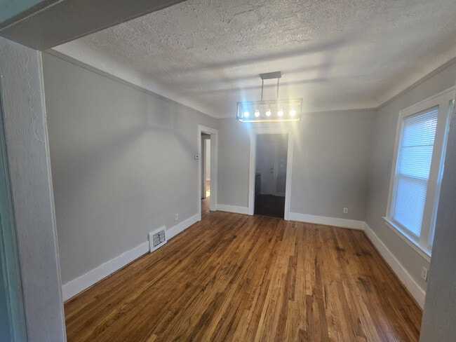 Building Photo - 9124 Pinehurst St