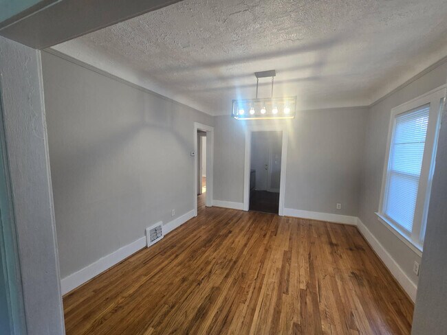 Foto del edificio - 9124 Pinehurst St