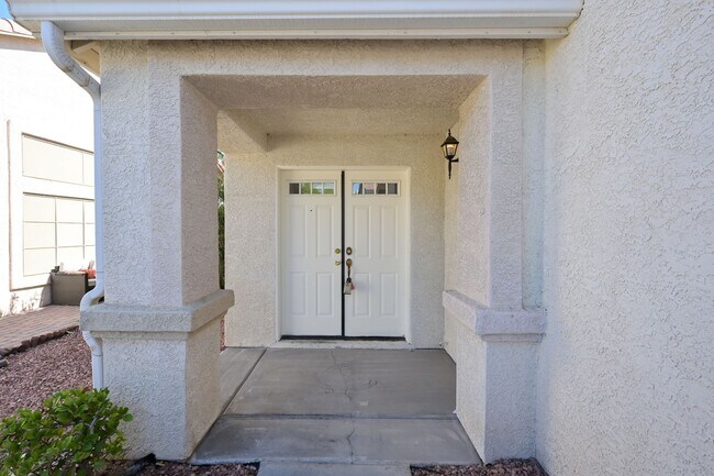 Building Photo - NW!!! 4 Bedrooms!!  Two Tone Paint Freshen...