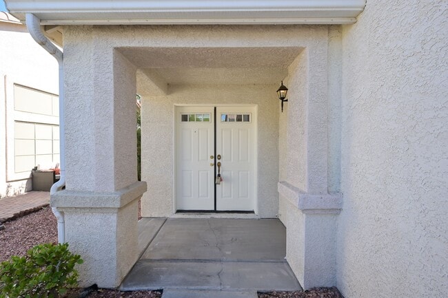 Foto del edificio - NW!!! 4 Bedrooms!!  Two Tone Paint Freshen...
