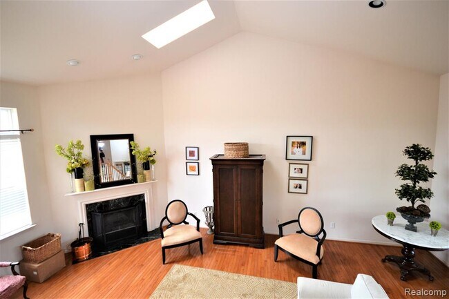 Foto del edificio - 4890 Spring Meadow Dr