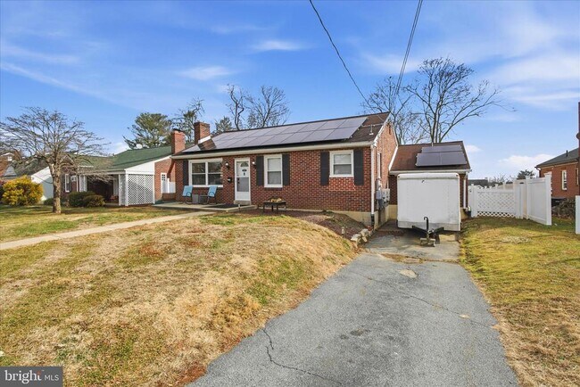 Building Photo - 1058 St Joseph St