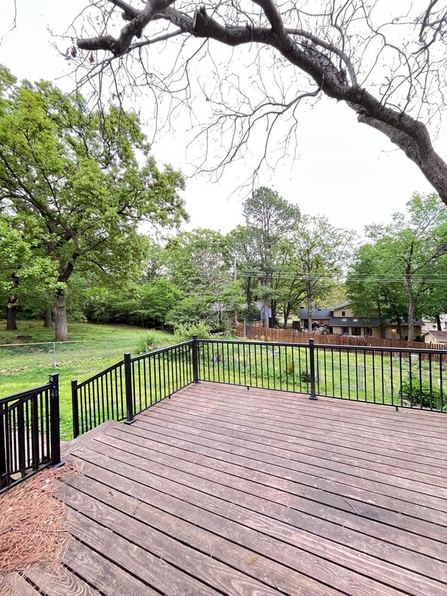 Primary Photo - 3 bedroom 2 bath home, all appliances, fen...