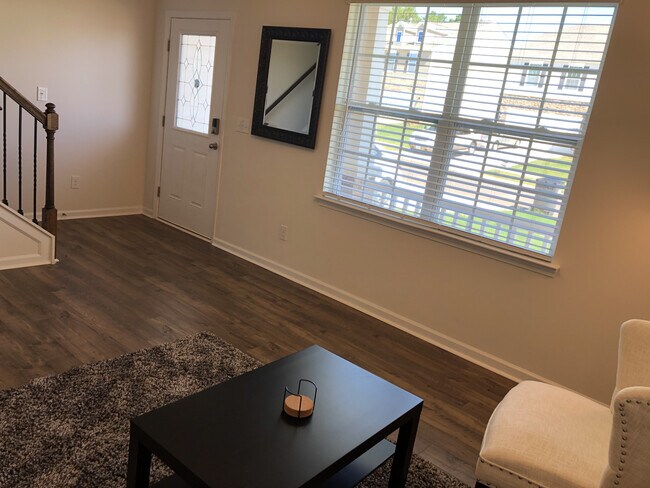 Foto del edificio - 7025 Pennyroyal Way