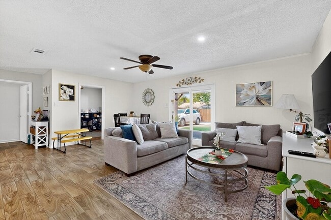 Photo - 633 Laguna Dr House