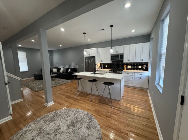 Foto del edificio - 3920 Ridgewood Ave