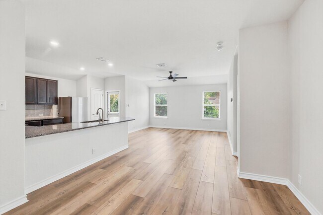 Foto del edificio - $300 off first full month!