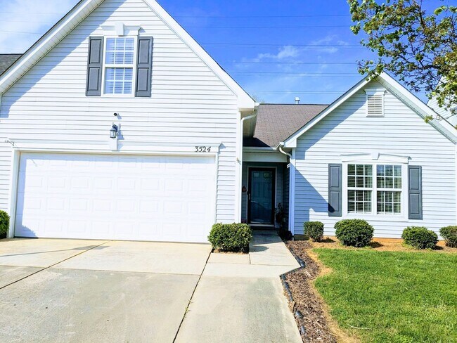 Building Photo - 4 Bedroom Single Family Home in Villages o...