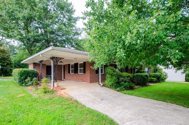 Building Photo - Charming Single-Family Home for Rent