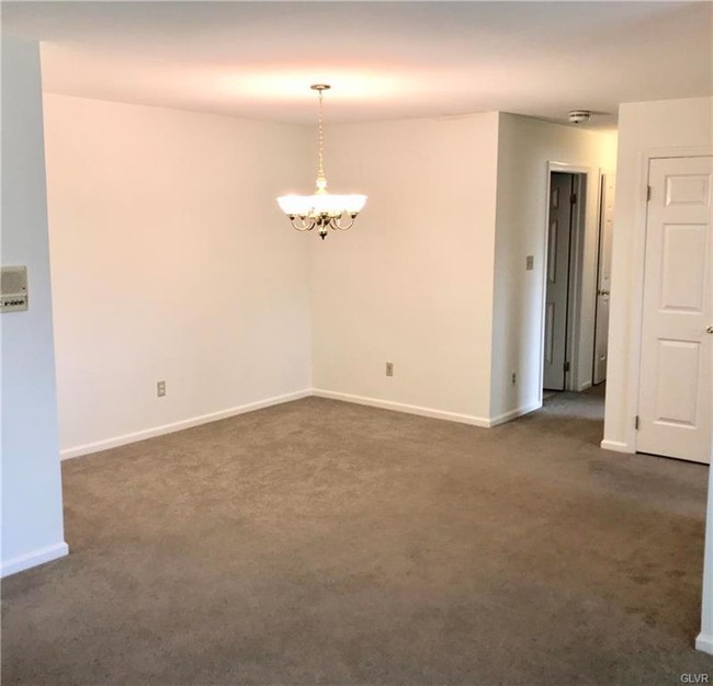 Building Photo - 4509 N Hedgerow Dr