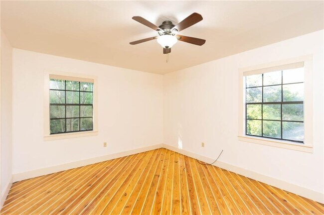 Building Photo - 1308 Edgewater Dr