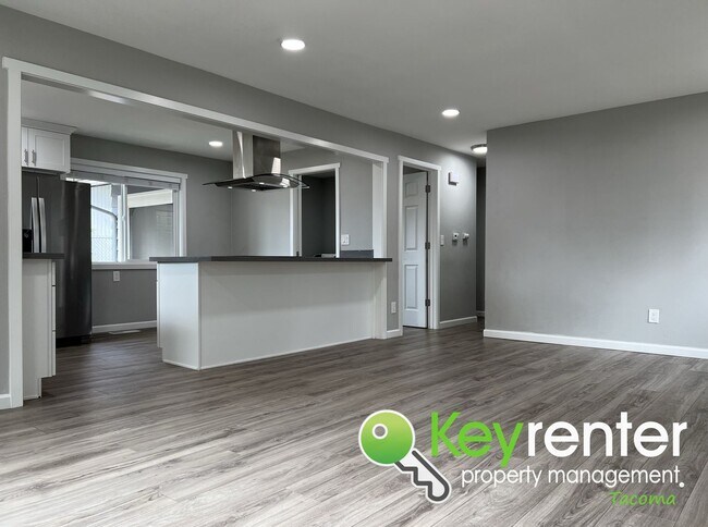 Building Photo - Newly Renovated Tacoma Rambler House!